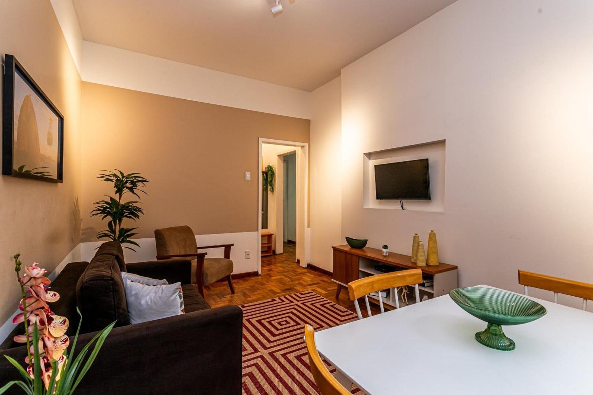 Apartamento Decorado Em Copacabana | Tn 242/201 *